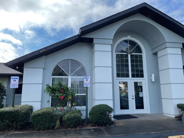 110 E North Blvd, Leesburg, FL à louer - Photo de l’immeuble – Image 1 sur 13