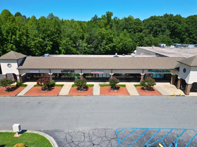 1128-1132 Freeway Dr, Reidsville, NC à louer Photo de l’immeuble– Image 1 sur 10