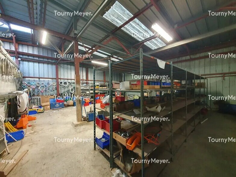 Local d'activités dans Saint-Louis-de-Montferrand à vendre - Photo de l’immeuble – Image 3 sur 7