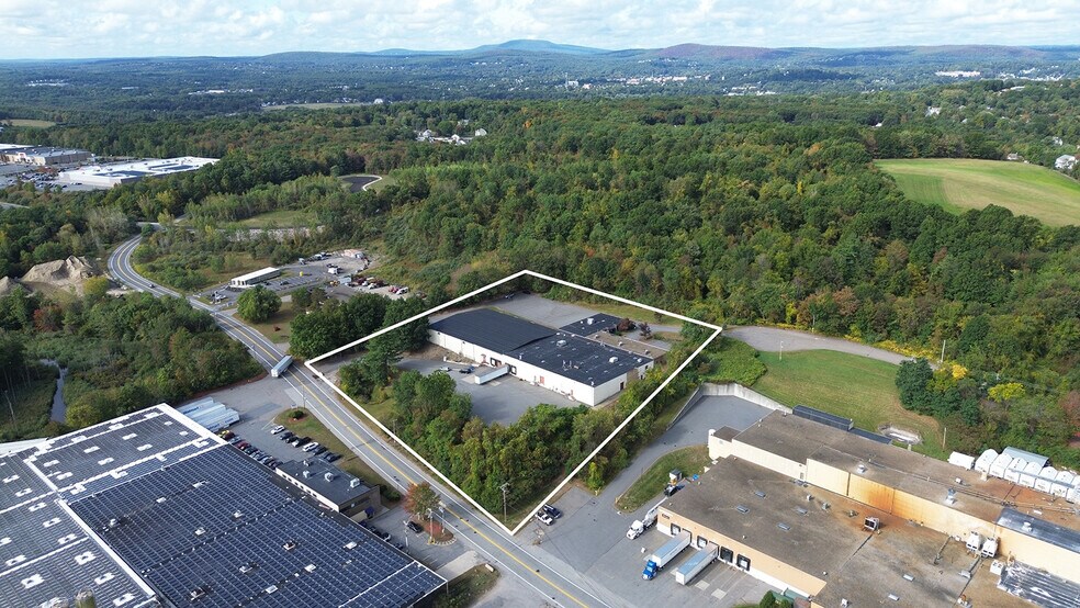 154 Pioneer Dr, Leominster, MA à louer - Photo de l’immeuble – Image 3 sur 19