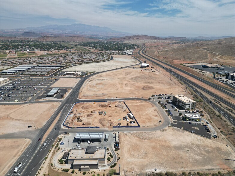 4655 S Pioneer Rd, Saint George, UT à louer - Photo de l’immeuble – Image 2 sur 6
