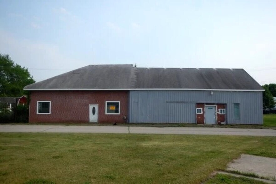 4225 East St, Akron, MI à vendre - Photo principale – Image 1 sur 48