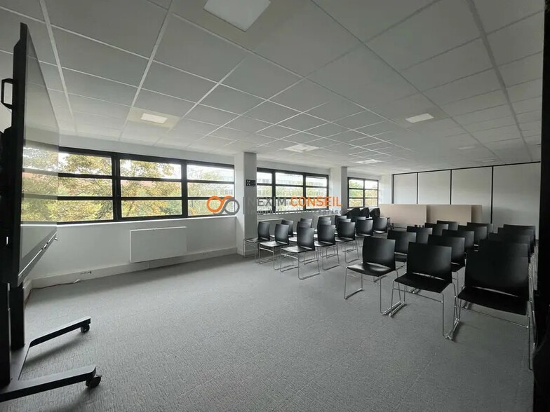 Bureau dans Gennevilliers à louer - Photo de l’immeuble – Image 3 sur 7