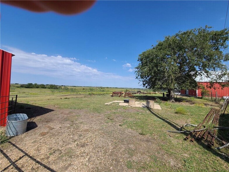 609 County Road 420, Taylor, TX à vendre - Photo de l’immeuble – Image 3 sur 21
