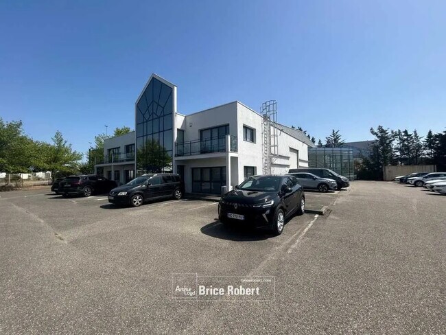 Plus de détails pour 10 Rue Blaise Pascal, Chassieu - Local d’activités à vendre