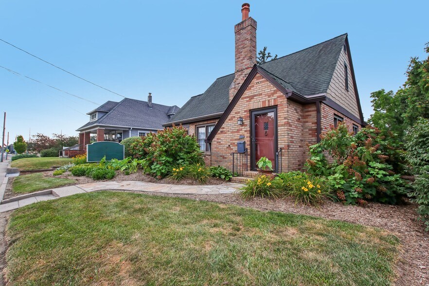 399 W Main St, Greenwood, IN à vendre - Photo de l’immeuble – Image 2 sur 44