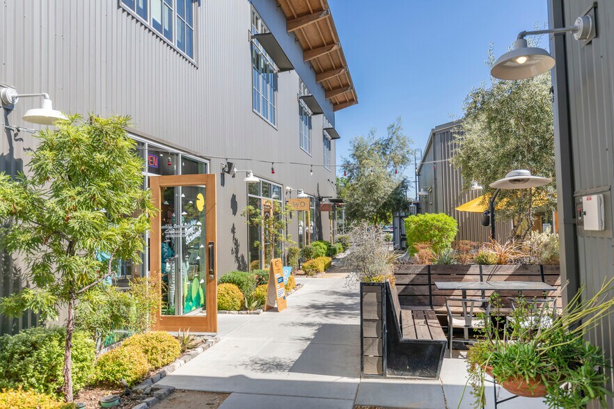 1715 R St, Sacramento, CA à louer - Photo de l’immeuble – Image 1 sur 2