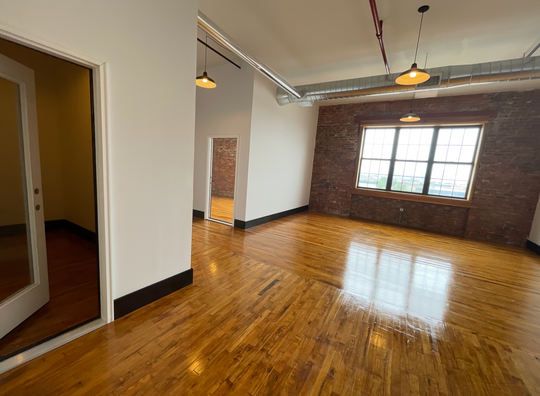 456 Johnson Ave, Brooklyn, NY à louer Photo intérieure– Image 1 sur 4