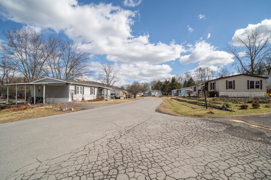 Graduate Drive, Ithaca, NY à vendre - Photo principale – Image 2 sur 25