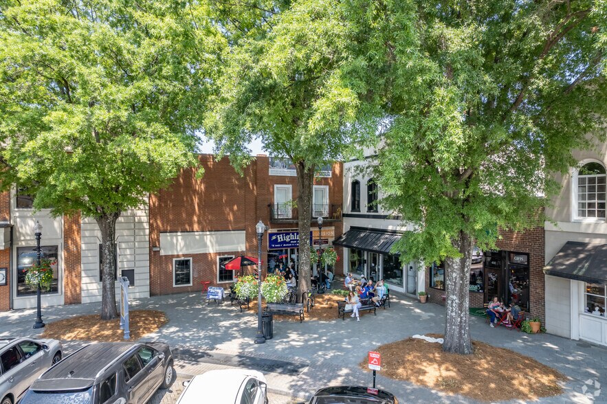 402 Adamson Sq, Carrollton, GA à louer - Photo principale – Image 1 sur 4