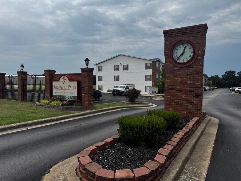 1325 S Lillian Ave, Bolivar, MO à vendre - Photo de l’immeuble – Image 3 sur 52