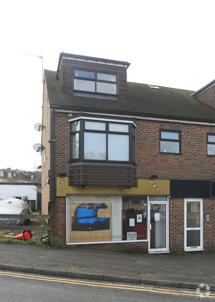 128 Carden Ave, Brighton à louer - Photo principale – Image 1 sur 4