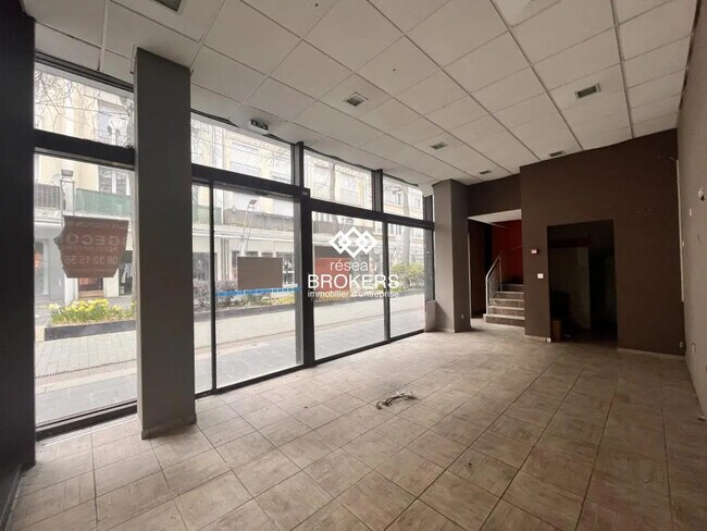 Plus de détails pour Local commercial à louer