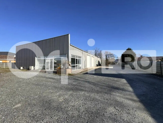 Plus de détails pour Local d'activités à louer