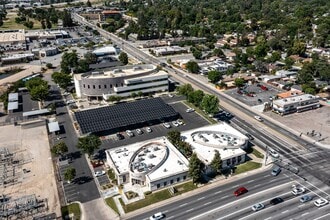 3300 Truxtun Ave, Bakersfield, CA à louer Photo de l’immeuble– Image 2 sur 7