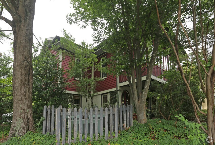 720 W Main St, Jamestown, NC à vendre - Photo de l’immeuble – Image 2 sur 17