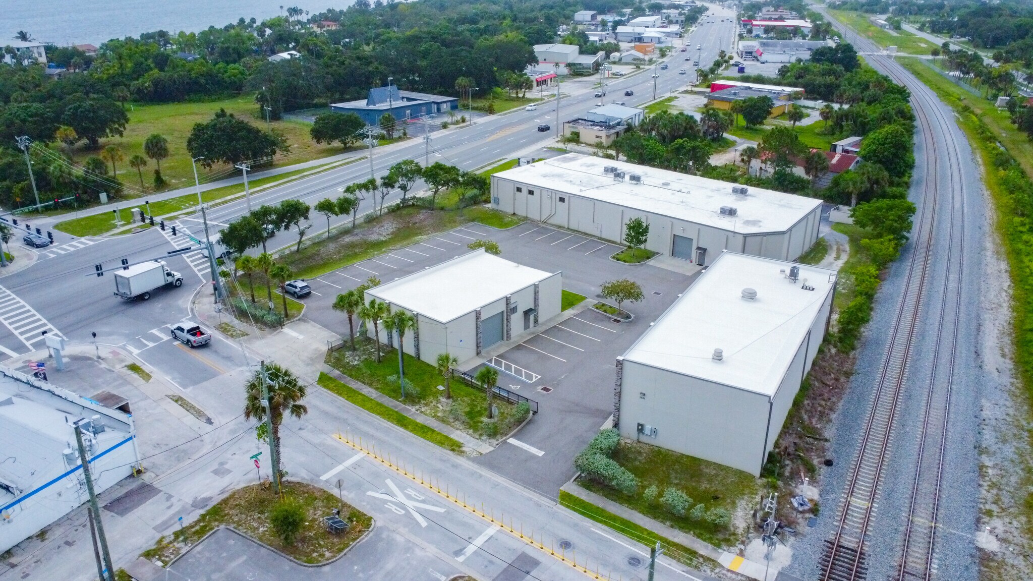 3 Building Office/Warehouse Melbourne FL portefeuille de 3 biens à vendre sur LoopNet.fr Photo de l’immeuble– Image 1 sur 12