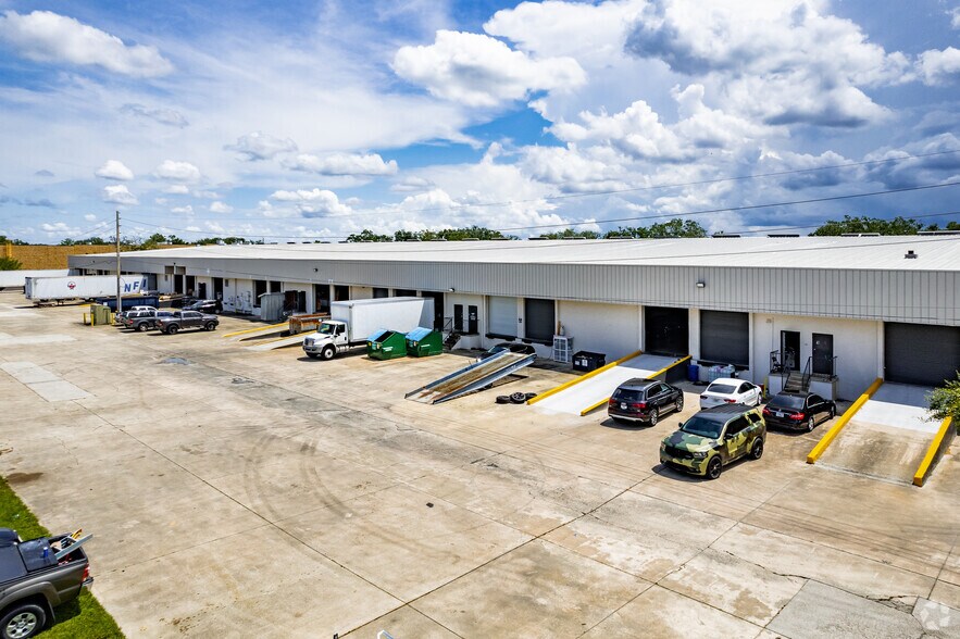3462-3482 Maggie Blvd, Orlando, FL à louer - Photo de l’immeuble – Image 2 sur 4