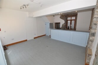 1 Carmarthen St, Llandeilo à louer Photo intérieure– Image 2 sur 3