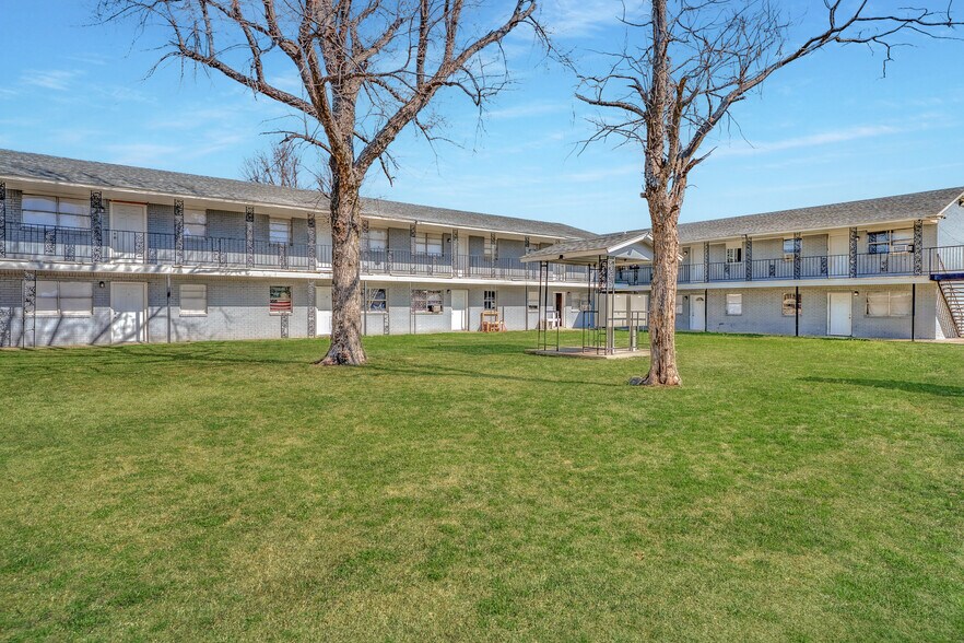 2801 SW 42nd St, Oklahoma City, OK à vendre - Photo principale – Image 1 sur 9