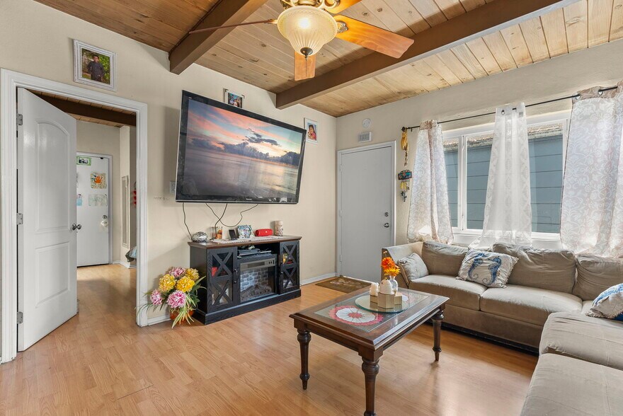 772 Walnut St, San Bruno, CA à vendre - Photo de l’immeuble – Image 3 sur 16