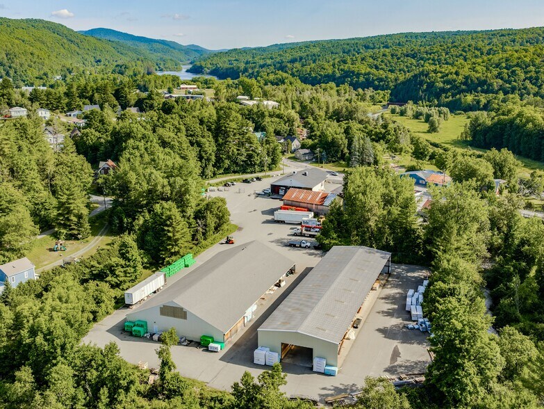439 Wolcott St, Hardwick, VT à vendre - Photo de l’immeuble – Image 3 sur 3