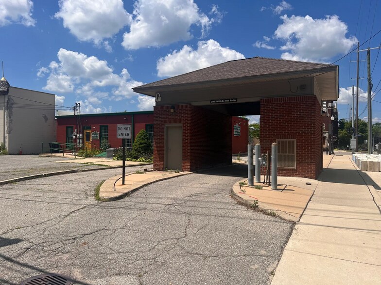 2605 W Jefferson Ave, Trenton, MI à vendre - Photo de l’immeuble – Image 2 sur 3
