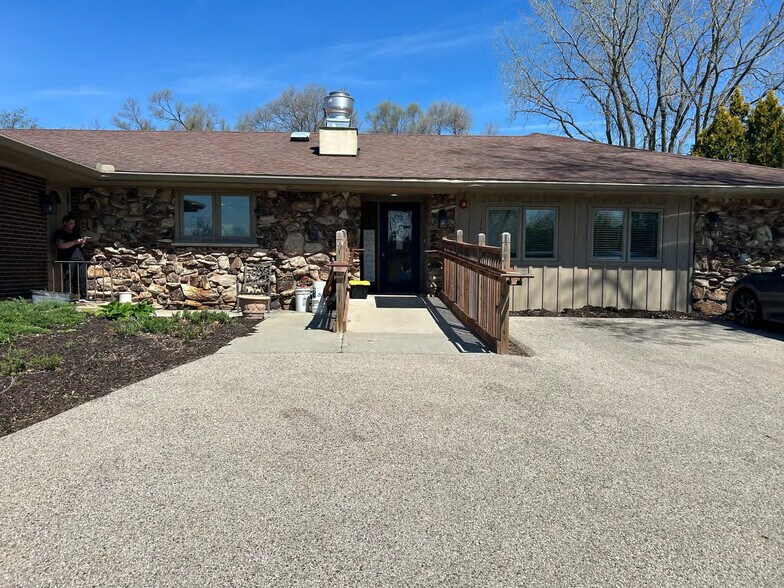 5430 Hillside Rd, Crystal Lake, IL à vendre - Photo de l’immeuble – Image 2 sur 3