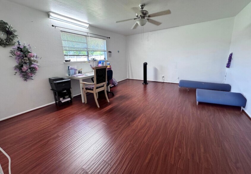 12022 Moonmist Dr, Houston, TX à louer - Photo de l’immeuble – Image 3 sur 17