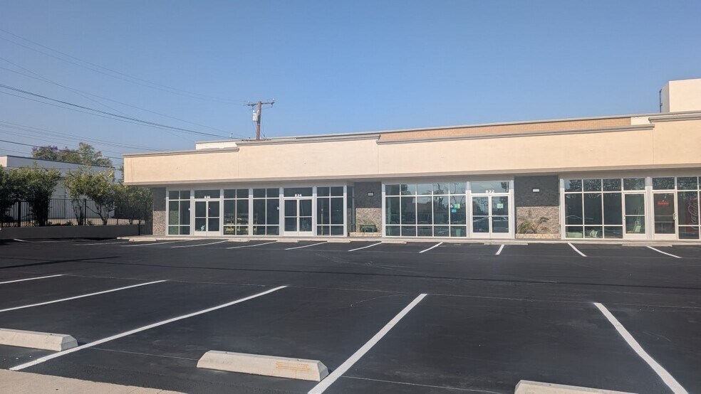 826-836 N Glendora Ave, Covina, CA à louer - Photo de l’immeuble – Image 2 sur 3