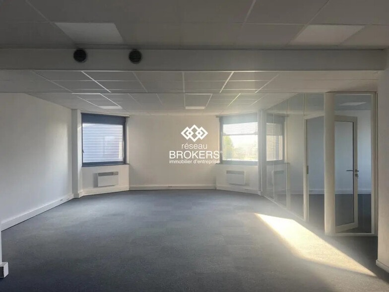 Local d’activités dans Saint-Quentin-Fallavier à louer - Photo intérieure – Image 1 sur 12