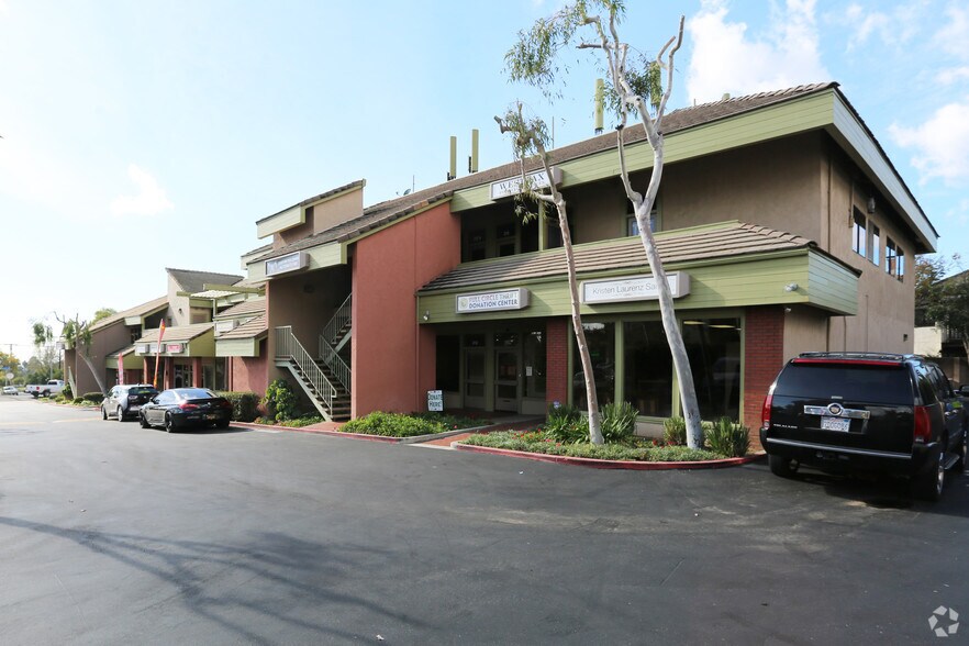 2235 Lake Ave, Altadena, CA à louer - Photo de l’immeuble – Image 2 sur 7