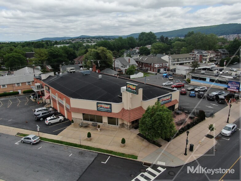 421 Penn Ave, West Reading, PA à vendre - Photo de l’immeuble – Image 3 sur 17