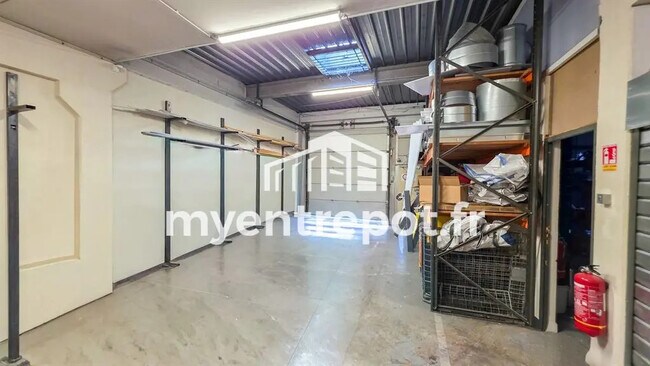 Plus de détails pour Local d'activités à louer