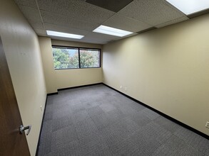 10300 W 103rd St, Overland Park, KS à louer Photo intérieure– Image 2 sur 4