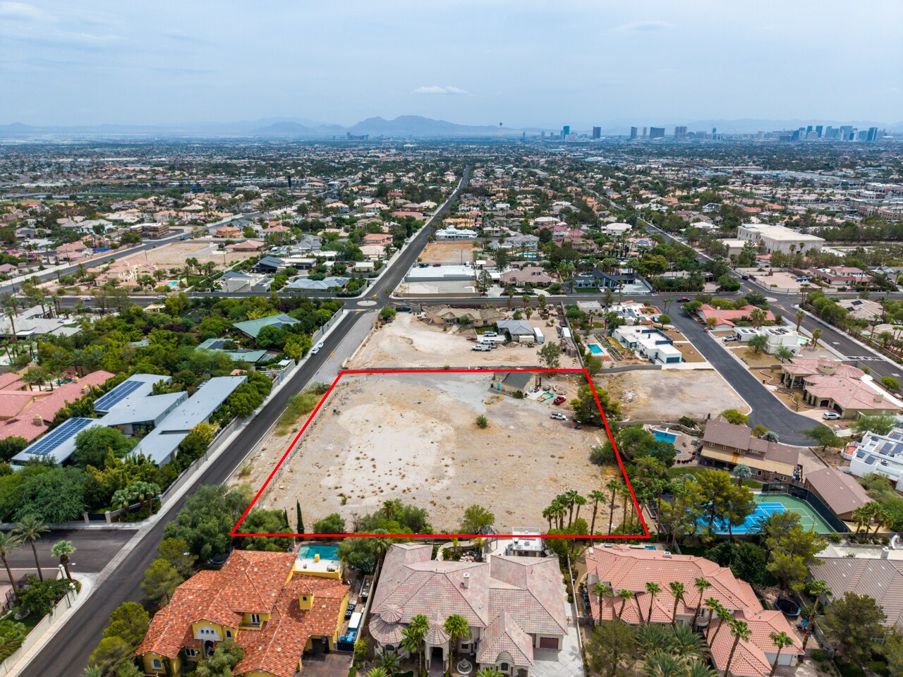 2050 S Tomsik St, Las Vegas, NV à vendre Photo de l’immeuble– Image 1 sur 25