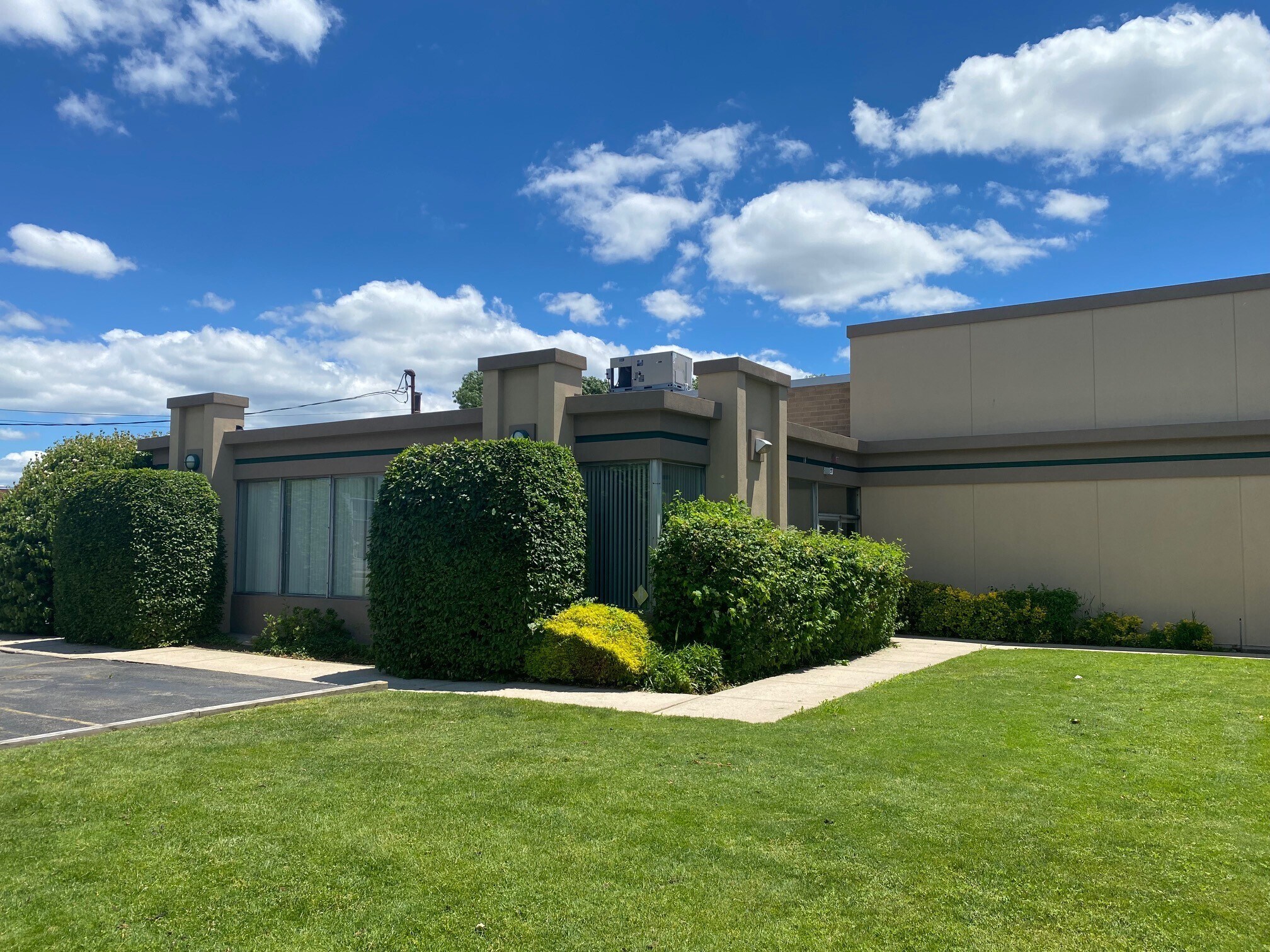 63-65 Austin Blvd, Commack, NY à louer Photo de l’immeuble– Image 1 sur 16