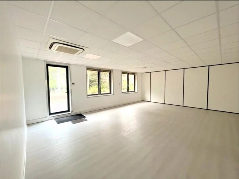 18/20 Rue Des Gaudines, Saint-Germain-en-Laye à louer - Photo de l’immeuble – Image 3 sur 11