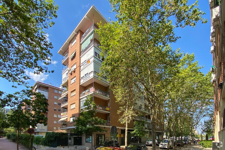 Calle Mauricio Ravel, Madrid, Madrid à louer - Photo de l’immeuble – Image 2 sur 2
