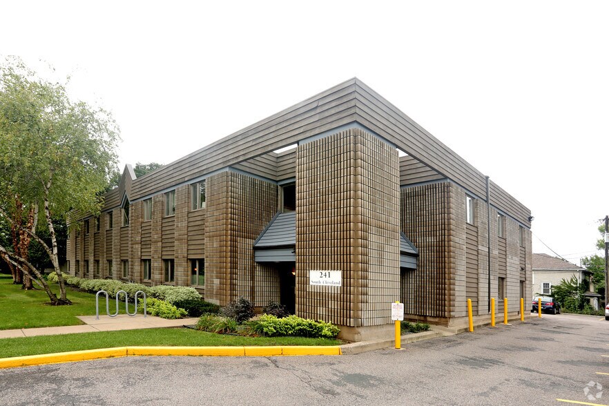 241 Cleveland Ave S, Saint Paul, MN à louer - Photo principale – Image 1 sur 7