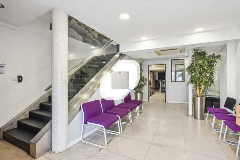 Local commercial dans Paris à louer - Photo de l’immeuble – Image 1 sur 14