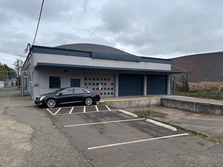 6125 NE Portland Hwy, Portland, OR à louer - Photo de l’immeuble – Image 2 sur 5
