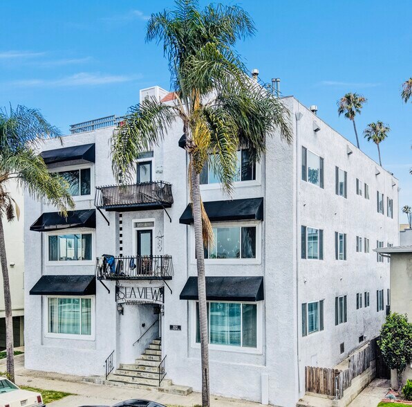 3921 E Livingston Dr, Long Beach, CA à vendre - Photo de l’immeuble – Image 2 sur 25