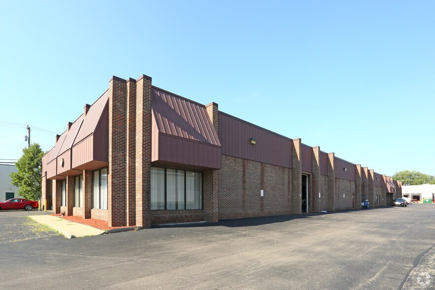 5727-5767 E Executive Dr, Westland, MI à louer - Photo de l’immeuble – Image 3 sur 5