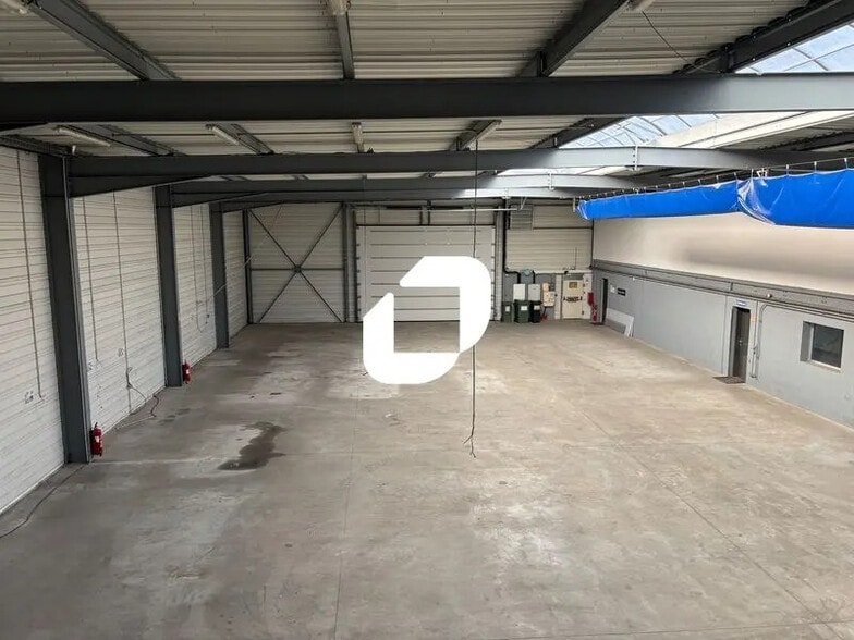 Bureau dans Saint-Médard-en-Jalles à louer - Photo intérieure – Image 2 sur 9