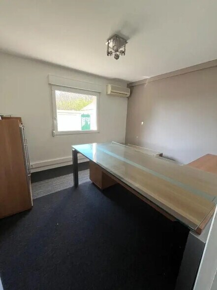 Bureau dans Miserey-Salines à louer - Photo intérieure – Image 3 sur 5