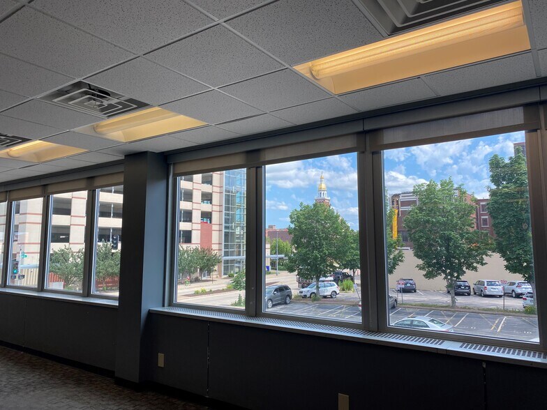 131 W 10th St, Dubuque, IA à louer - Photo intérieure – Image 3 sur 6