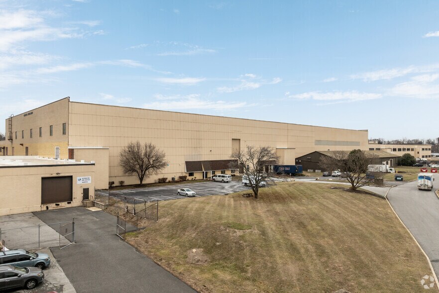 2000-2009 Elmwood Ave, Sharon Hill, PA à vendre - Photo principale – Image 1 sur 6