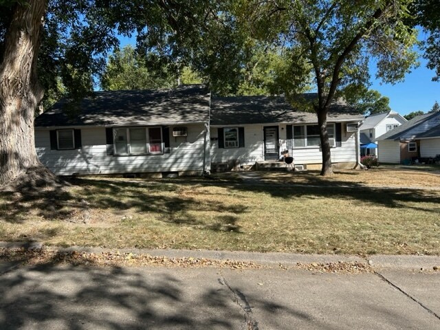 211 Sherman St, Wayne, NE à vendre - Photo de l’immeuble – Image 2 sur 14