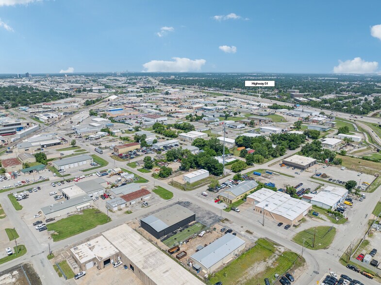 10131 E 47th Pl, Tulsa, OK à vendre - Photo de l’immeuble – Image 3 sur 25